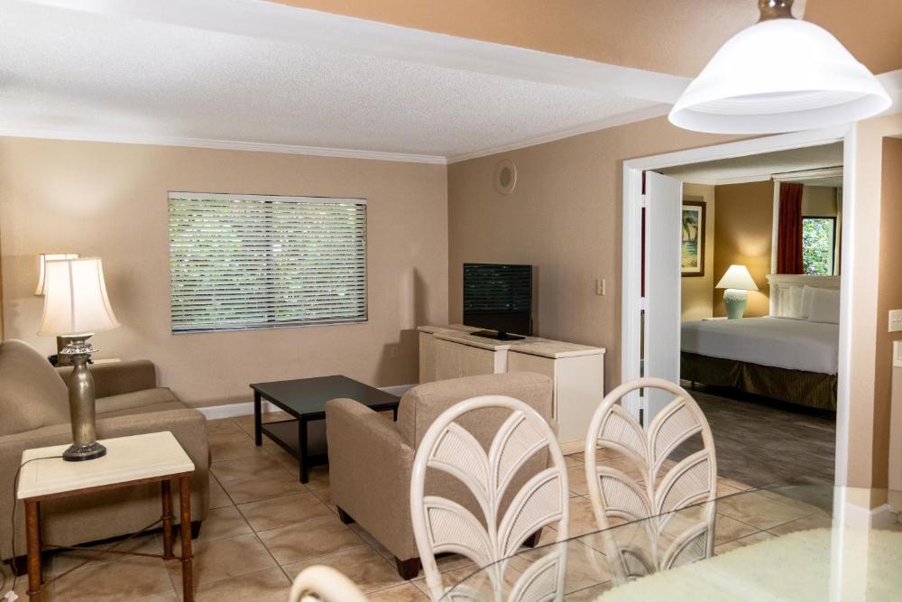 One-Bedroom Suite at the Oaks